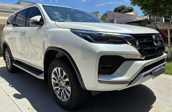 TOYOTA HILUX SW4 2.8 D-4D TURBO DIESEL SRX 7L 4X4 AUTOMÁTICO